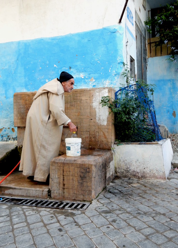L'homme à la fontaine à Tanger